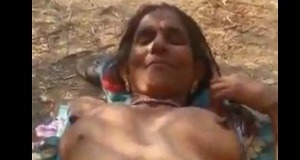 Dehati Aunty Ki Chudai Hd Video - à¤¶à¤¾à¤¦à¥€à¤¶à¥à¤¦à¤¾ à¤¦à¥‡à¤¹à¤¾à¤¤à¥€ à¤†à¤‚à¤Ÿà¥€ à¤•à¥‹ à¤«à¤¸à¤¾ à¤•à¤° à¤œà¤‚à¤—à¤² à¤®à¥‡à¤‚ à¤šà¥à¤¦à¤¾à¤ˆ à¤•à¥€ - à¤¦à¥‡à¤¸à¥€ à¤ªà¥‹à¤°à¥à¤¨ à¤µà¥€à¤¡à¤¿à¤¯à¥‹