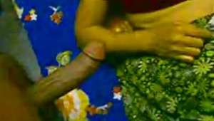 देहाती इंडियन मोम की बड़े लंड से चुदाई