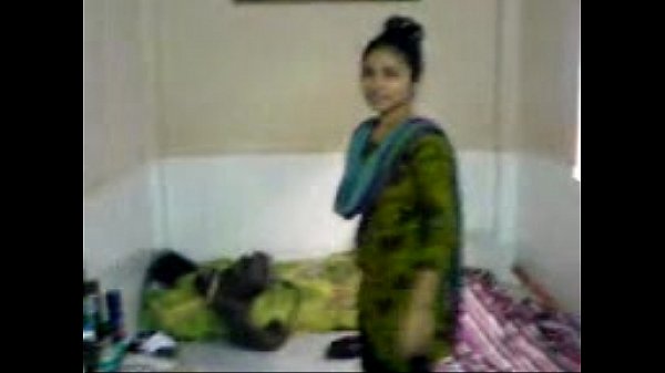 दोस्तों इस पाकिस्तानी बीएफ में यंग लड़की को बिस्तर पर सुला कर डॉक्टर साहब चुदाई कर रहे है. जवान औरत को लौड़ा चुसाया फिर बुर चुदाई की.