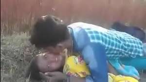 देहाती लड़की की खुले में चुदाई