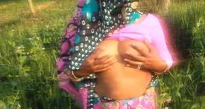 विलेज भाभी खेत में चुदी