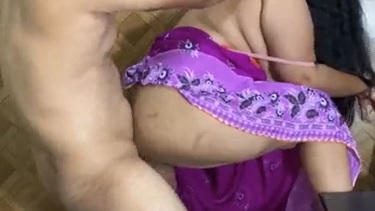 मोटी फिगर वाली दोस्त की सेक्सी माँ को चोदने का वीडियो