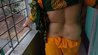 बीवी की गोद भराई में आई मोटी बांग्लादेशी भाभी को चोद के चूत में लंड का रस दिया