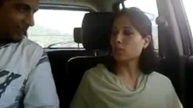 सेक्सी मुस्लिम गर्ल ने कार में लंड चूसा (हिंदी पोर्न वीडियो)