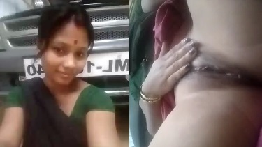 चुदासी मराठी कामवाली अपने साहब की गाडी के पास बैठ के चूत और चूची मसल रही हैं. देखें सेक्सी कामवाली का हॉट सेल्फी वीडियो.