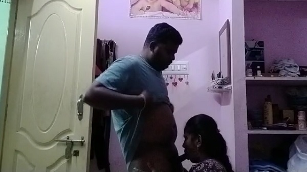 गोवा की सेक्सी पड़ोसन भाभी को लंड चूसा दिया जिद्द कर के