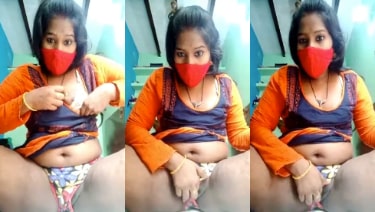 चूत दिखाने के लिए ऑनलाइन फैन से पैसे मांगती इंडियन लड़की