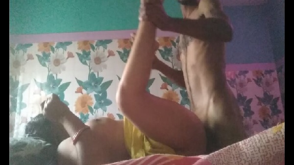 सेक्सी बंगालन आंटी और उसके जवान लवरे के चोदने की वीडियो. देखें बड़े बूब्स हिला हिला के चुद रही इस आंटी की ठुकाई क्लिप.