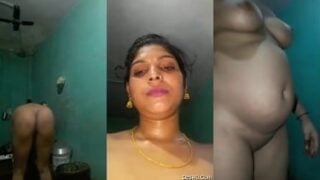 प्रेग्नेंट इंडियन औरत ने नंगे बदन बनाया वीडियो