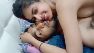 सुन्दर देसी गर्लफ्रेंड की चुदाई वीडियो