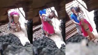 नेपाली लवर्स को खुल्ले मे सेक्स करते हुए का चुपके से वीडियो बनाया