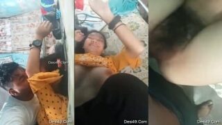 नेपाली गर्लफ्रेंड की खूबसूरत झाटों वाली गुलाबी चूत और गोरी गांड देखकर मुठ मारी