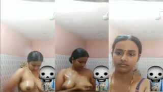 खूबसूरत तमिल बीवी यार के लिए वीडियो कॉल पर नंगी नहाई