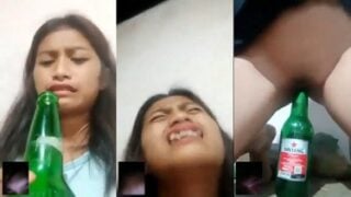 वीडियो कॉल पर नेपाली लड़की ने बीयर बोतल चूत में घुसाई