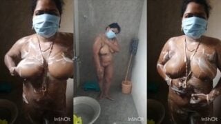 नंगी नहाती साउथ इंडियन औरत का वीडियो