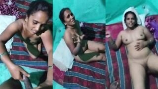 मल्लू भाभी अपने लवर के लंड पे कंडोम चढ़ा चुदाई की तयारी कर रही है