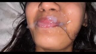 मुंह में कमशॉट भरकर बॉयफ्रेंड से गंदी हिंदी बातें करती बिगड़ेल जीएफ