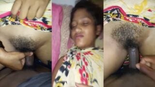 झाँटो वाली चुत चुदवाती मासूम शक़ल वाली जवान लड़की