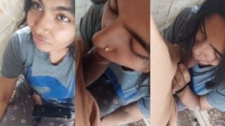 सेक्सी जवान पड़ोसन को सीढ़ियों मे चूसाया लंड