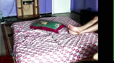 फोन पर बातें करते हुए लवर्स ने किया तगड़ा सेक्स