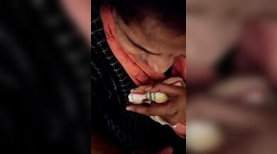 मम्मी की दोस्त से चुपके से लंड चूसा लिया