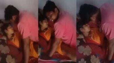 दोस्त के सामने चोदा अपनी मासूम गर्लफ्रेंड को