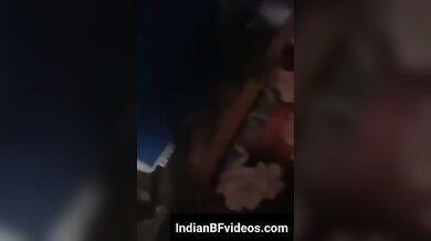 दोस्त के सामने चोदा अपनी मासूम गर्लफ्रेंड को