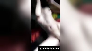 गर्लफ्रेंड की मखमली चूत में डाला लंड, हुई परेशान