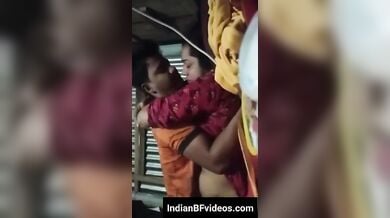 बिना कपडे उतारे जल्दी से चुदाई निपटाते विलेज देवर भाभी