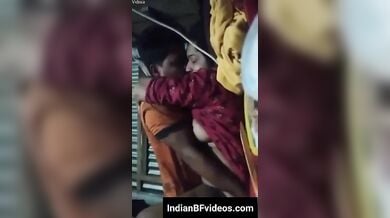 बिना कपडे उतारे जल्दी से चुदाई निपटाते विलेज देवर भाभी