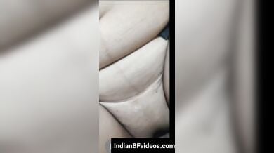 सेक्सी बीवी को अलग अलग पोजीशन मे चोद उसके मुँह पे दिया कमशॉट