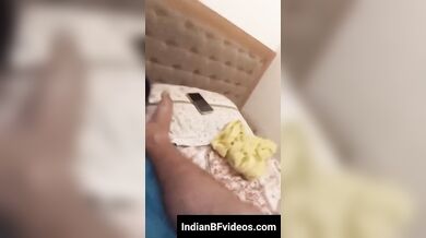 बीवी की सलवार उतार चोदा उसकी गोरी चिकनी चुत