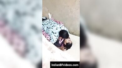 घर के पीछे जल्दी से चुद गई चीटर वाइफ अपने लवर के साथ