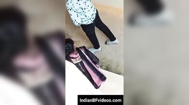 घर के पीछे जल्दी से चुद गई चीटर वाइफ अपने लवर के साथ
