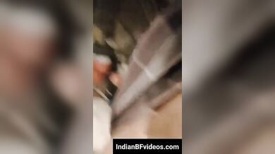 पंखा बत्ती लगाकर चाचा ने चोदी जवान लड़की की चिकनी चूत