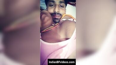 भाभी को अपने ऊपर लिटाकर देवर ने उसके बुब्स दबाए