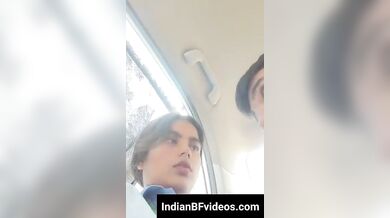 कार के अंदर कॉलेज गर्ल की चिकनी चुत मे किया ऊँगली