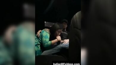 बॉयफ्रेंड का लंड चूस चुदी लड़की कार के अंदर