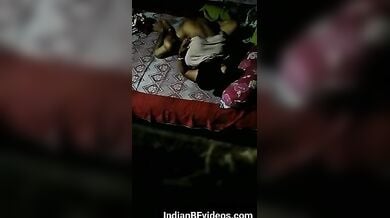 विलेज भाभी का हिडन केम सेक्स एमएमएस वीडियो बनाया उसके पडोसी ने