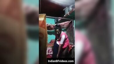 लड़की ने बनाया खुद का कपड़े बदलने वाला वीडियो