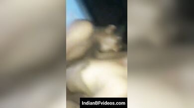 एक साथ दो रंडी ओरतों को चोदने का मजा लेता जवान लड़का