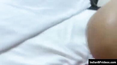 ठरकी अंकल अपना छोटा लंड से चोद रहे है सेक्सी ऑन्टी