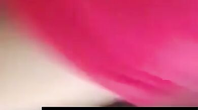 कार के अंदर चोदा जवान लड़की की झाँटो वाली चुत