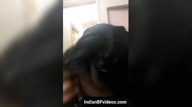 बॉयफ्रेंड के लंड के साथ हैंडजॉब ब्लोजॉब खेलती लड़की