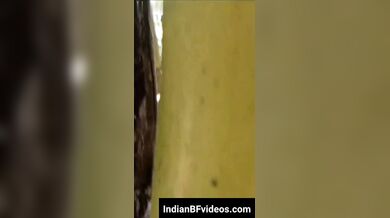 बांस के झाड़ियों मे छुप क्यूट जीएफ को लंड चूसता लड़का