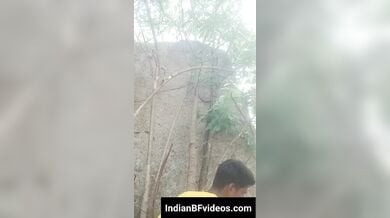 जंगल मे चुदाई करते हुए वीडियो बनाते विलेज यंग लवर