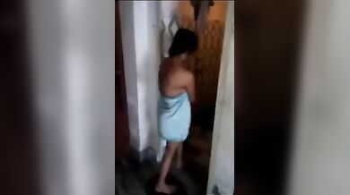 नहाने के बाद गर्लफ्रेंड की फ्रेश चूत चोदी