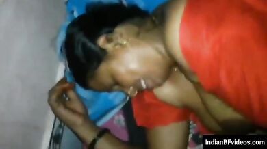 देहाती मैच्योर विधवा भाभी को लंड चूसाके चोदा