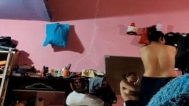 भाई ने कमरे में मोबाइल छुपाकर रिकॉर्ड किया बहन का नंगा वीडियो