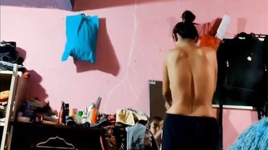 भाई ने कमरे में मोबाइल छुपाकर रिकॉर्ड किया बहन का नंगा वीडियो